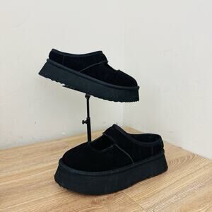 Women’s Black Platform Fur Lined Mary Jane Slipper Size 7